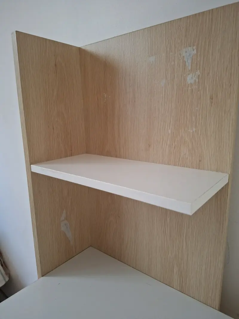 Escritorio de madera con estantes laterales - 4