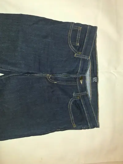 Jeans ajustados azul oscuro GAP para mujer - miniatura 1