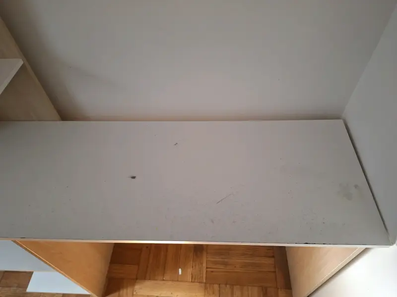 Escritorio de madera con estantes laterales - 6