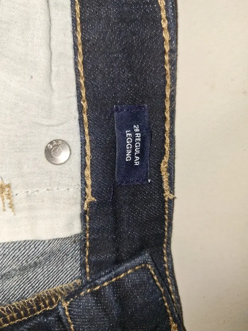 Jeans ajustados azul oscuro GAP para mujer - 4