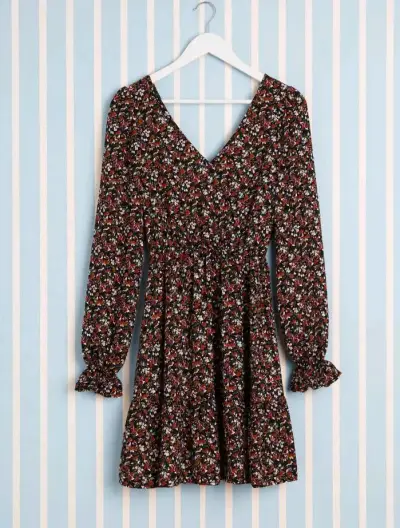 Vestido corto floral con mangas largas - miniatura 2