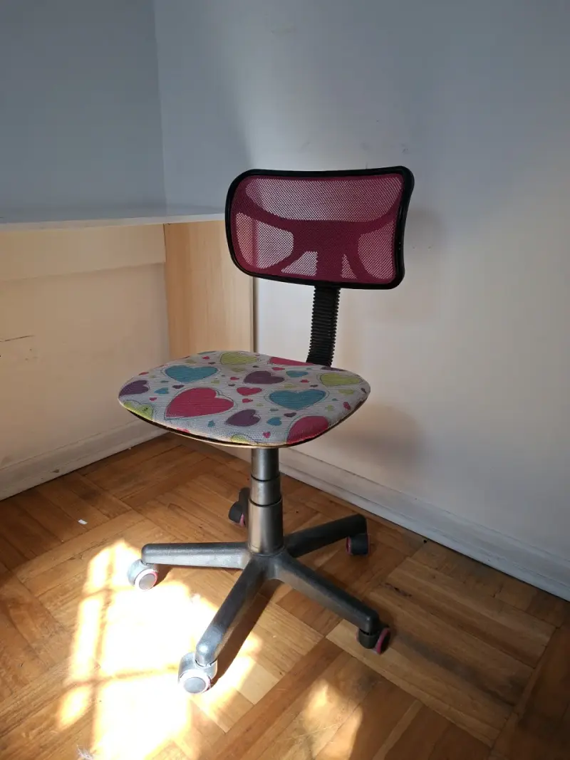 Silla de oficina infantil con diseño colorido - 1