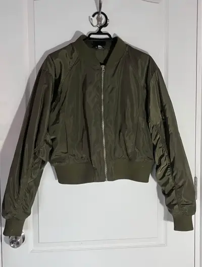 Chaqueta bomber verde oliva H&M Divided - miniatura 1