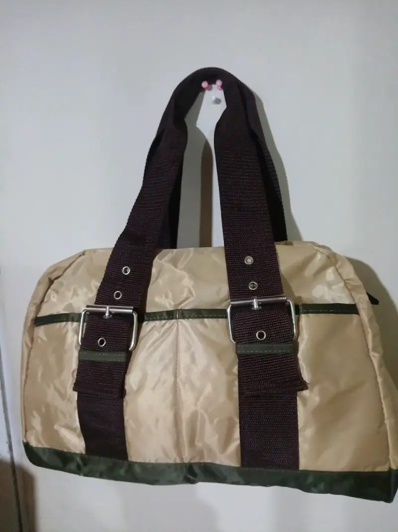 Bolso sporty de mano beige - 2