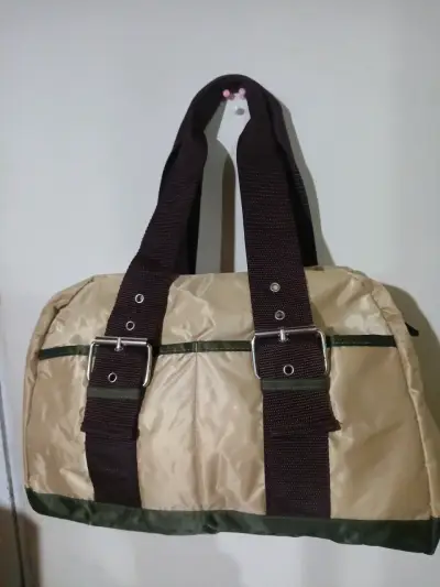 Bolso sporty de mano beige - miniatura 2