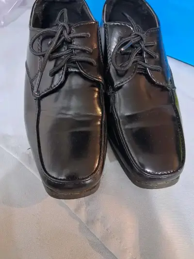 Traje de niño azul con corbata de moño - miniatura 2