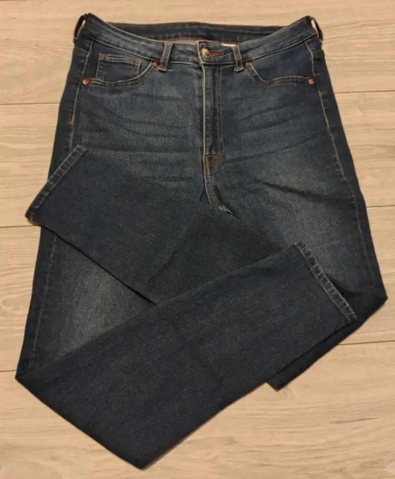 Jeans de mezclilla azul oscuro para hombre
