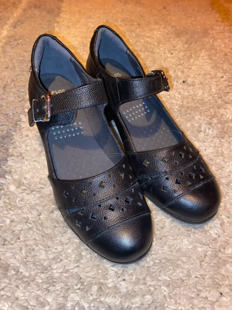 Zapatos de Mujer Negros con Tacón Bajo - 1