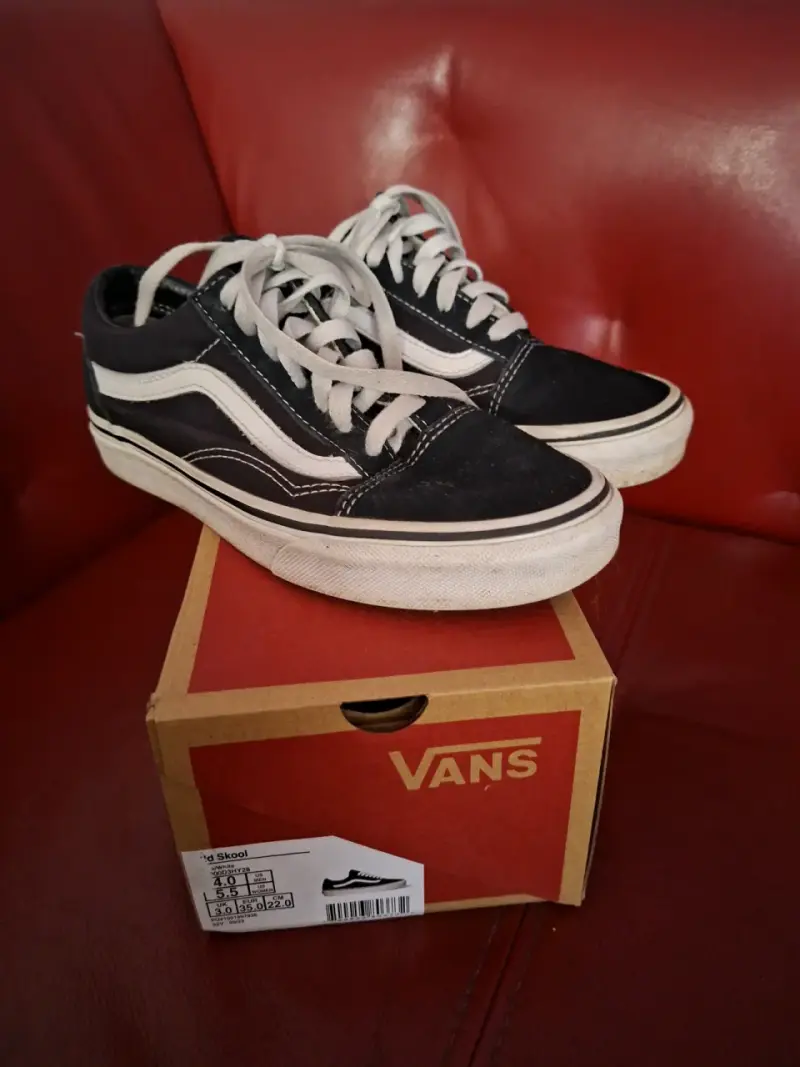Zapatillas Vans Old Skool negras con caja