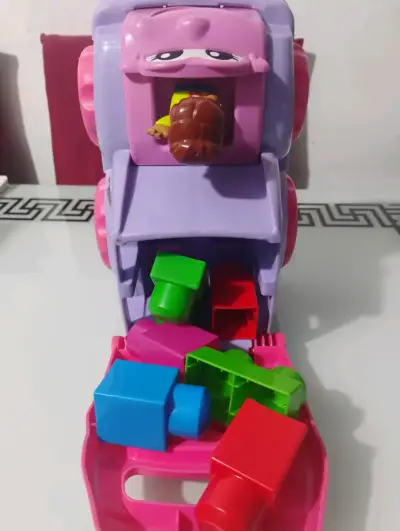 Camión de juguete ABC con bloques y figura - miniatura 4