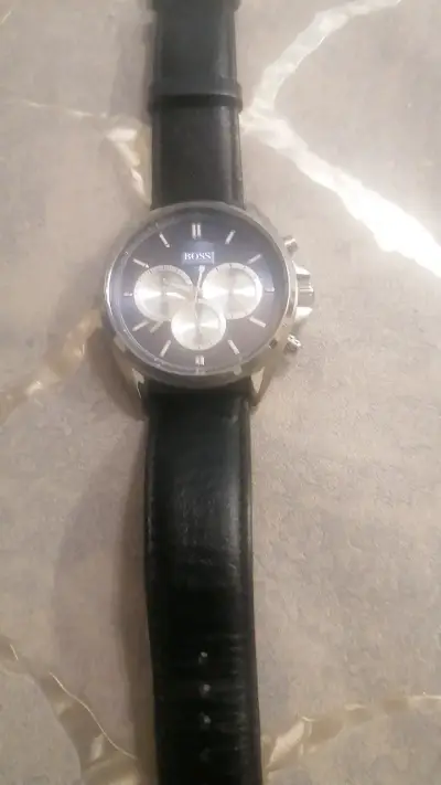 Reloj Hugo Boss con correa de cuero negro - miniatura 1