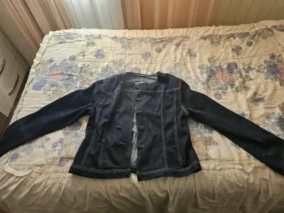 Chaqueta de mezclilla azul oscuro para mujer - miniatura 1