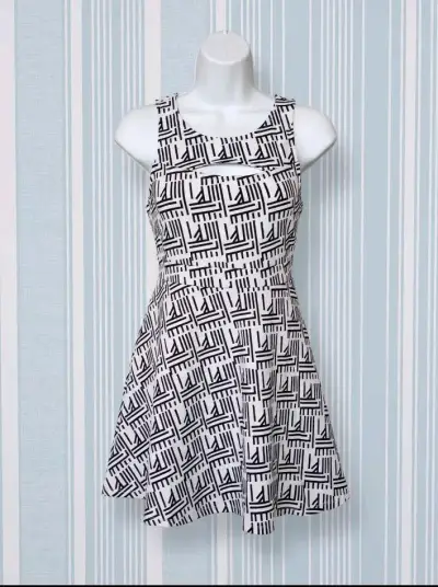 Vestido corto estampado blanco y negro - miniatura 3