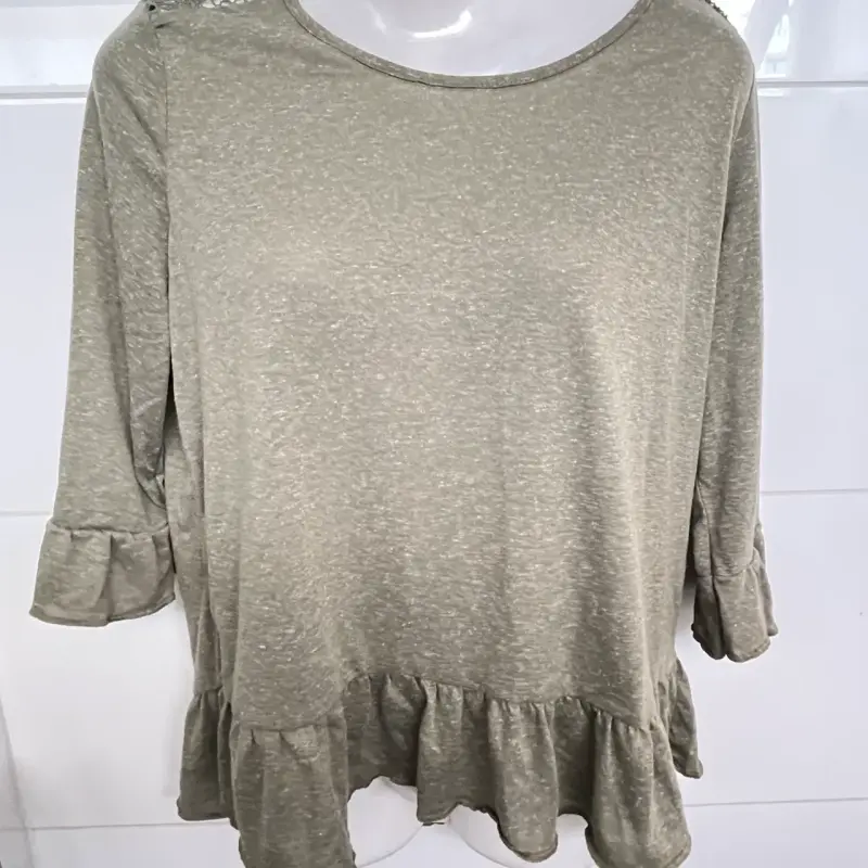 Blusa verde oliva con volantes para mujer - 1