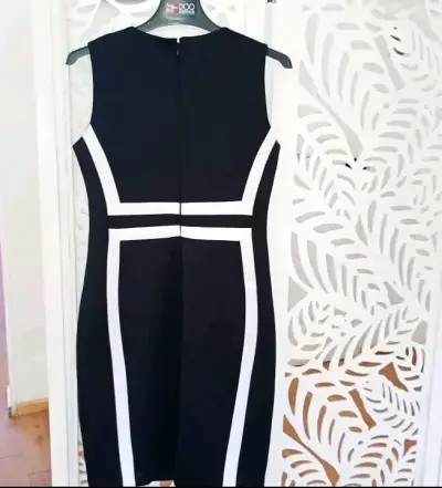 Vestido negro y blanco Calvin Klein elegante - miniatura 4