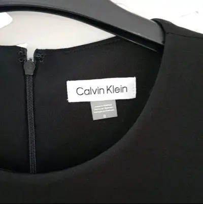 Vestido negro y blanco Calvin Klein elegante - miniatura 5
