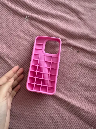 Funda de silicona rosa para celular con soporte - miniatura 2