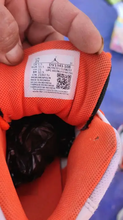 Zapatillas deportivas Jordan negras y naranjas - miniatura 5