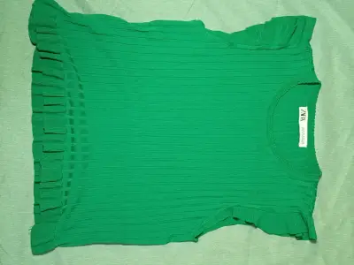 Polera verde con volantes Zara talla S - miniatura 1