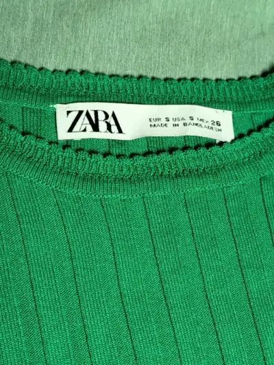 Polera verde con volantes Zara talla S - miniatura 2