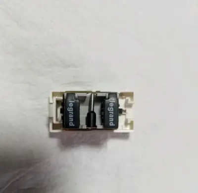 Adaptador Legrand de red conector RJ45 - miniatura 2