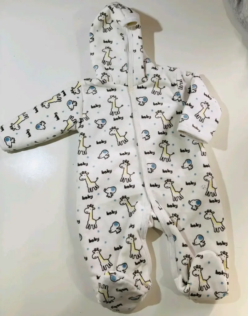 Enterito de bebé con estampado de jirafas