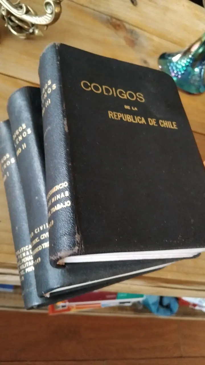Códigos de la República de Chile en buen estado - 2