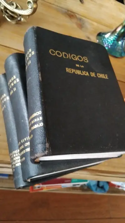 Códigos de la República de Chile en buen estado - miniatura 2