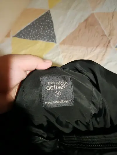 Chaqueta  negra Active Flores con capucha - miniatura 3
