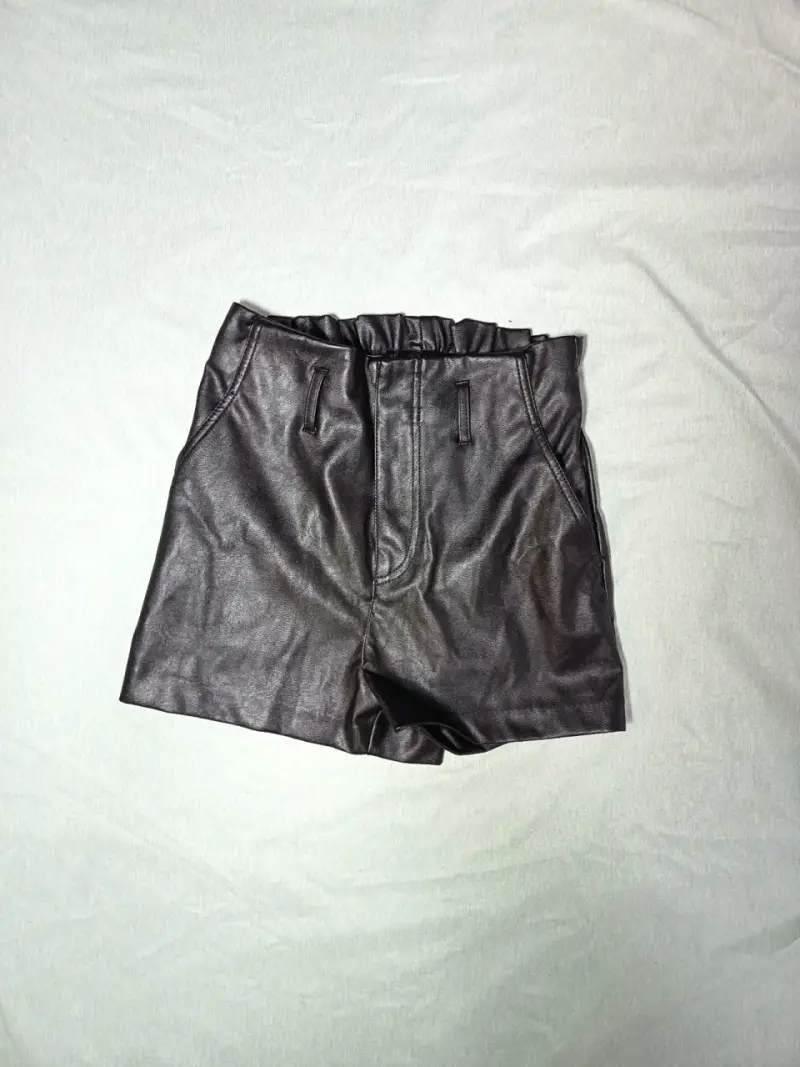Shorts de cuero sintético negros H&M Divided