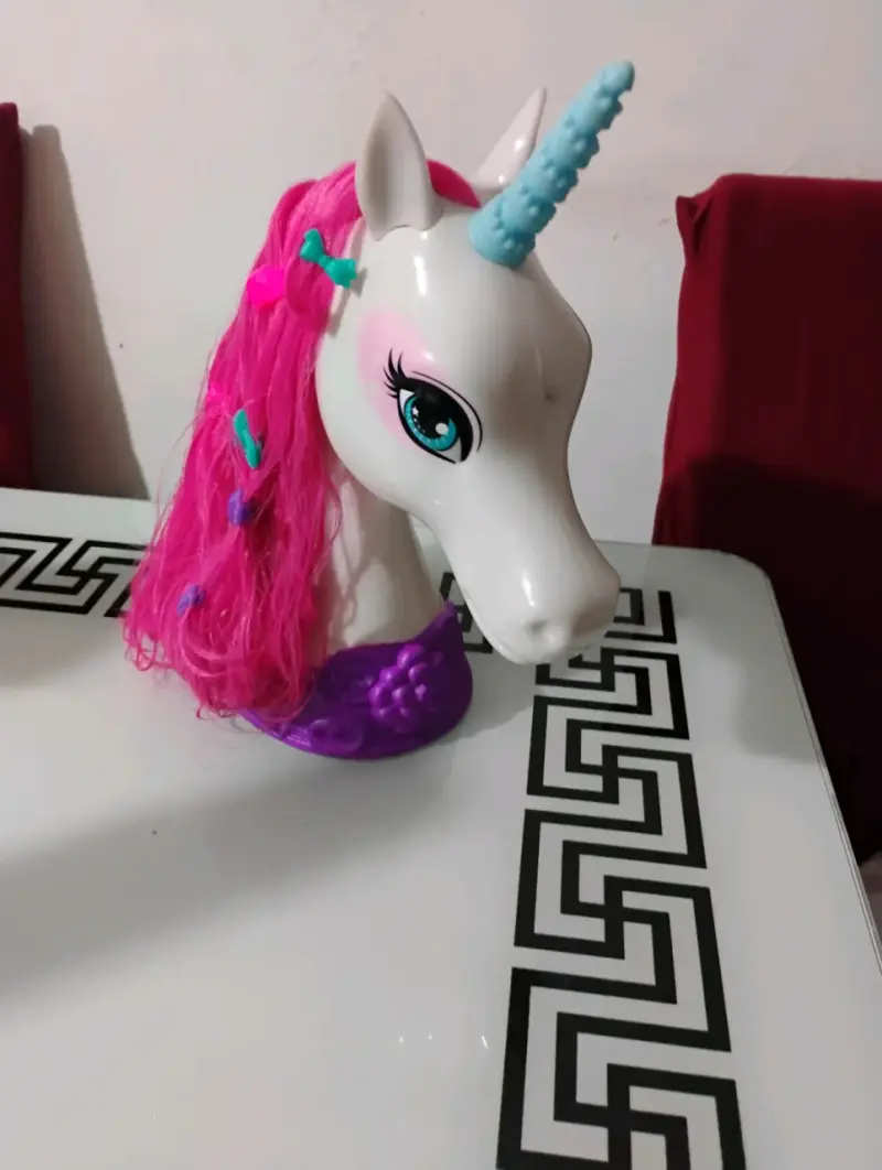 Cabeza de unicornio Barbie para peinar - 2