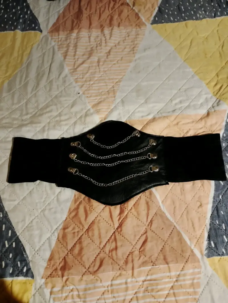 Cinturón goticoancho negro con cadenas decorativas - 2