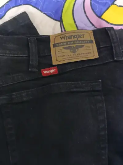 Jeans negros Wrangler - miniatura 1