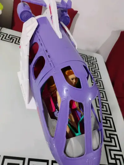 Avión de juguete morado con muñeca incluida - miniatura 3