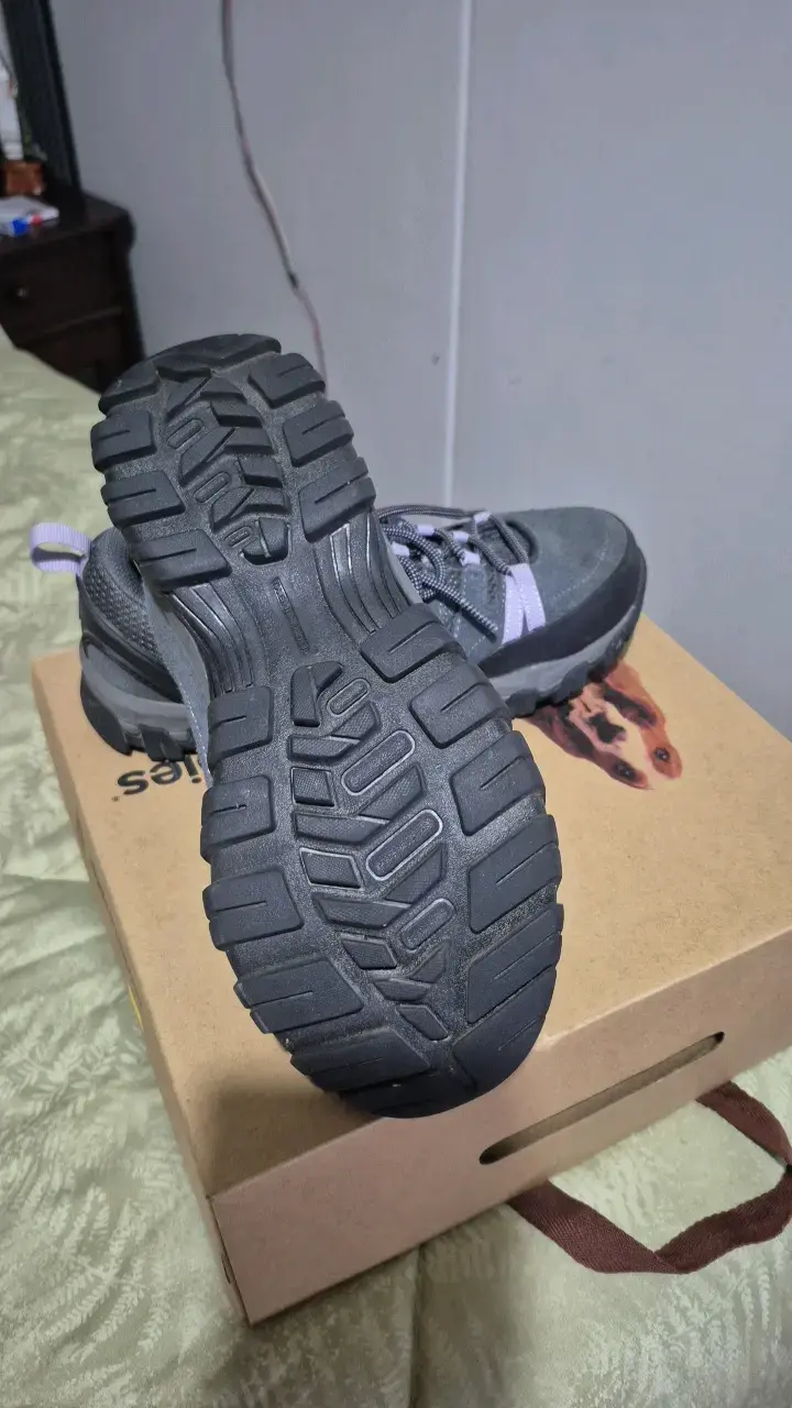 Zapatillas de trekking negras con detalles morados - 2