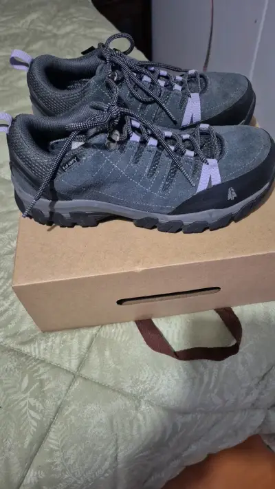 Zapatillas de trekking negras con detalles morados - miniatura 3