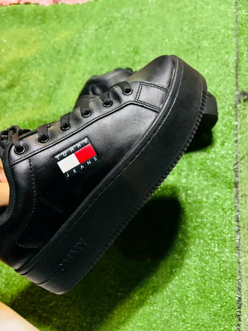 Zapatillas negras Tommy Jeans para mujer