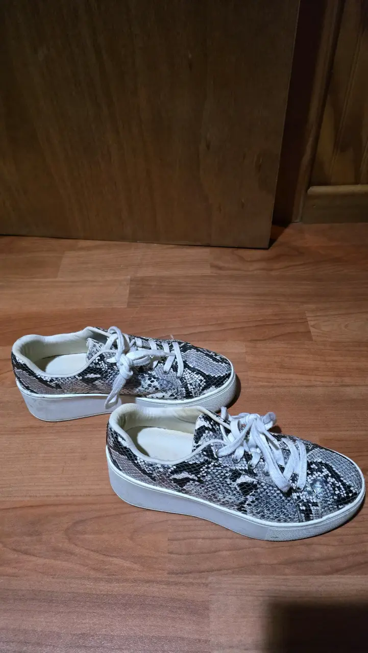 Zapatillas deportivas con estampado de serpiente - 1