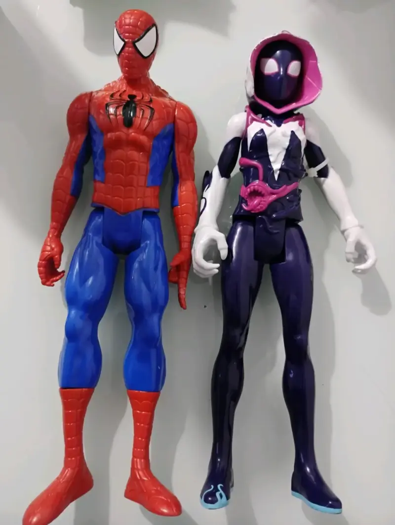 Figuras de acción Spider-Man y Spider-Gwen - 1