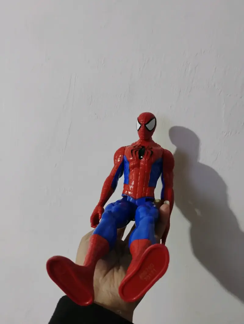 Figuras de acción Spider-Man y Spider-Gwen - 2