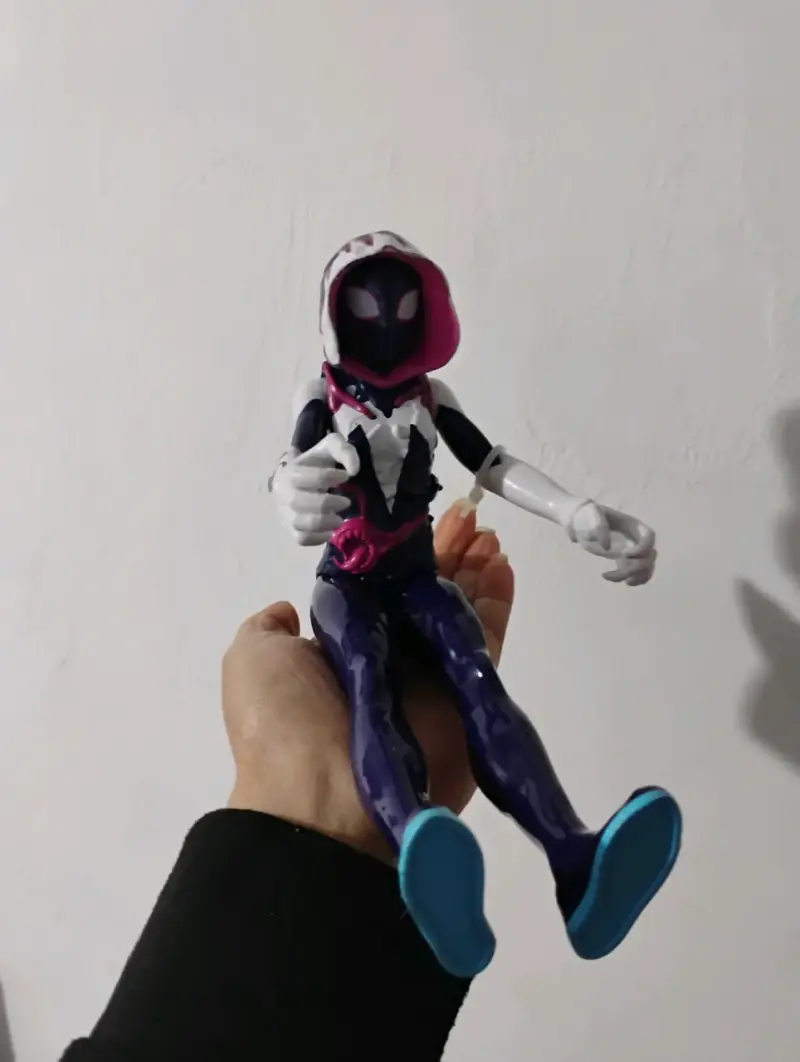 Figuras de acción Spider-Man y Spider-Gwen - 4