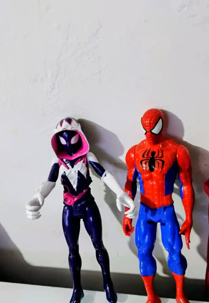 Figuras de acción Spider-Man y Spider-Gwen - 5