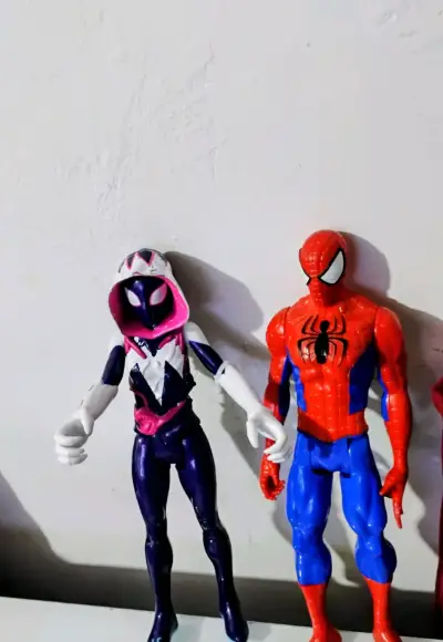 Figuras de acción Spider-Man y Spider-Gwen - miniatura 5
