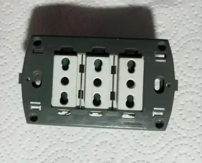 Interruptor triple Schneider Electric - miniatura 1