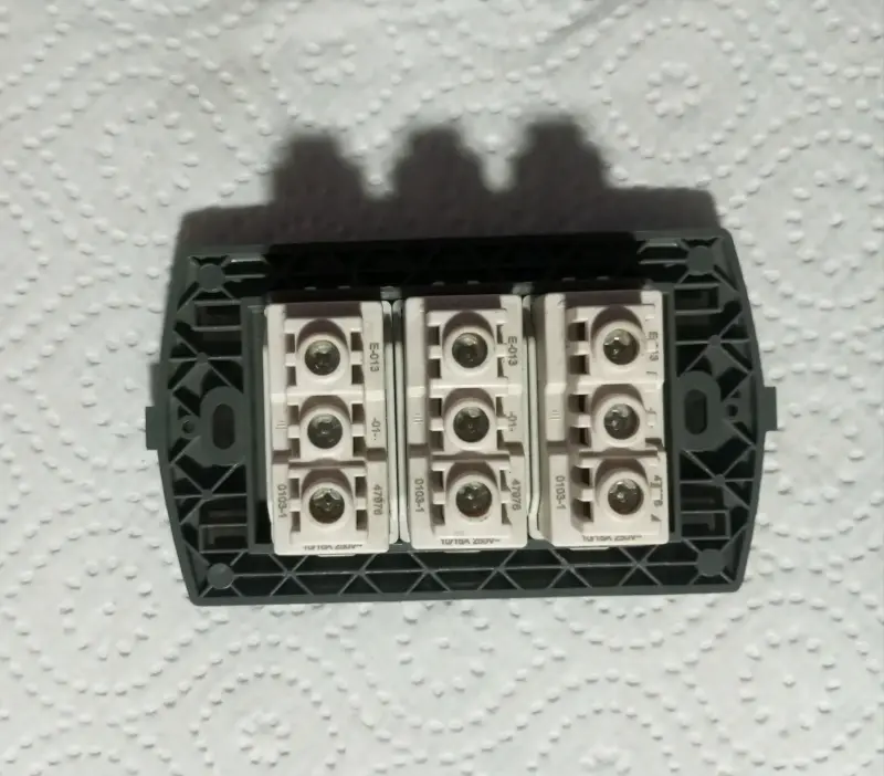 Interruptor triple Schneider Electric - 2