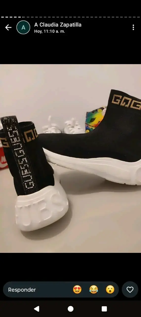 Zapatillas negras de caña alta con diseño moderno - 2