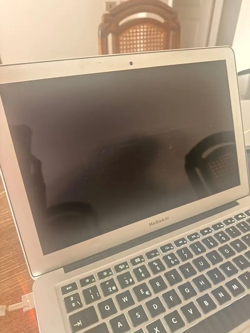 MacBook Air A1466 usado en buen estado 2017 - 3
