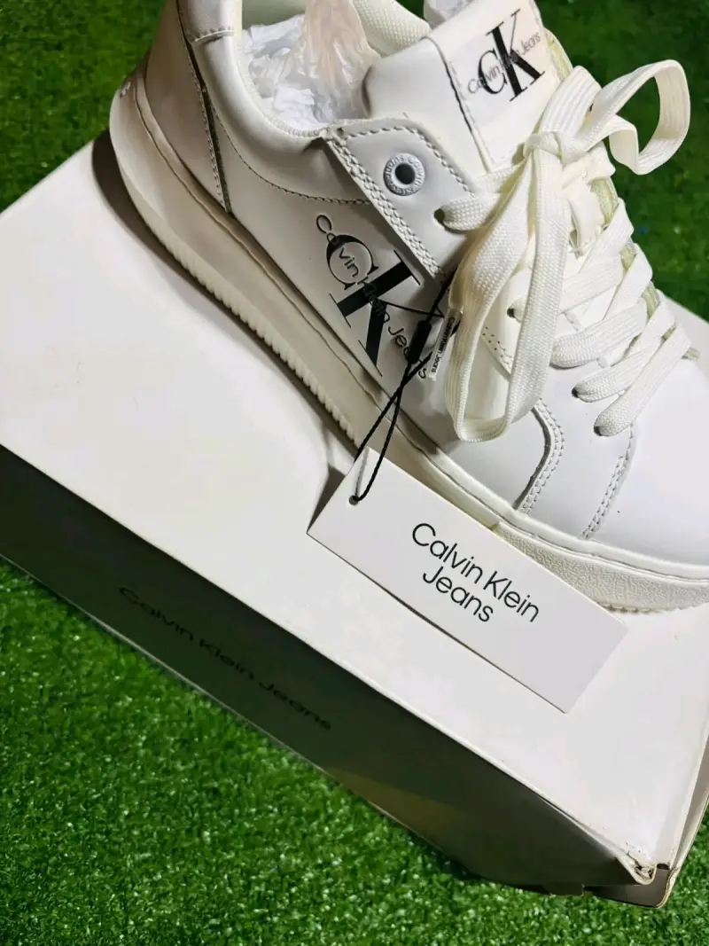 Zapatillas blancas Calvin Klein Jeans casuales - 2