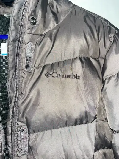 Abrigo largo acolchado Columbia con capucha - miniatura 2