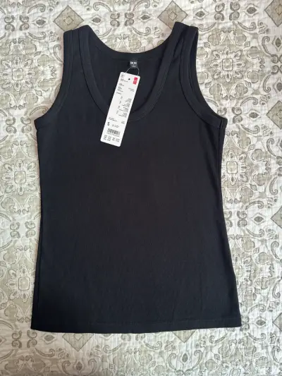 Polera sin mangas negra Uniqlo para mujer - miniatura 1